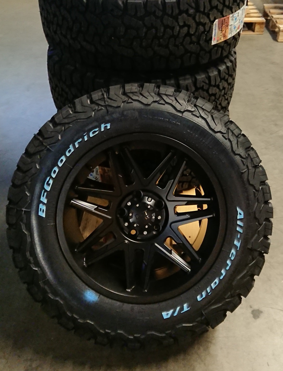 4x Felgen Dirt D62 9x17 ET25 5x120 + 4x Reifen BF Goodrich KO2 265/65/17