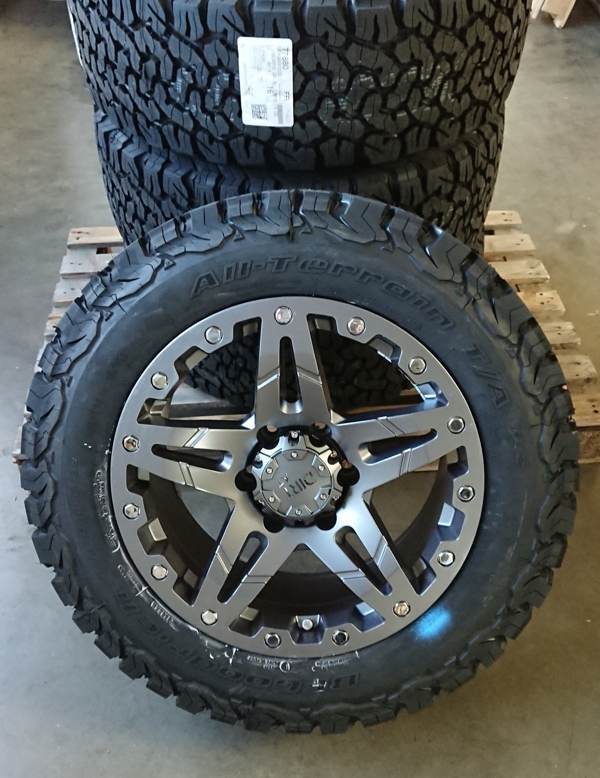 4x rims Dirt D66 9x18 ET25 6x139.7 + 4x tires BF Goodrich KO2