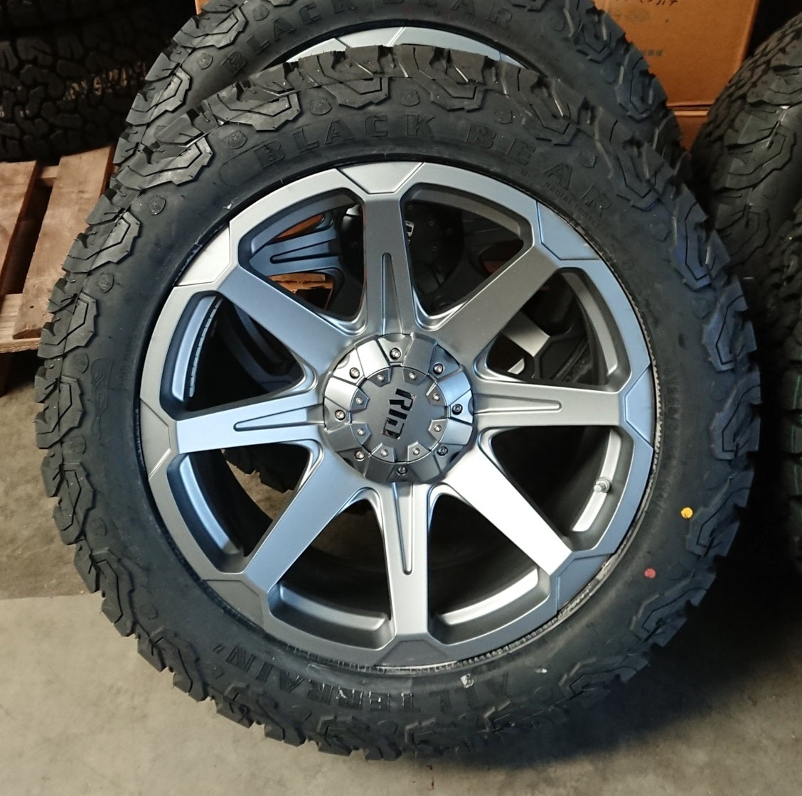 4x rims RID R05 9x20 ET20 5x120 + 4x tires Black Bear AT2 285/50/20